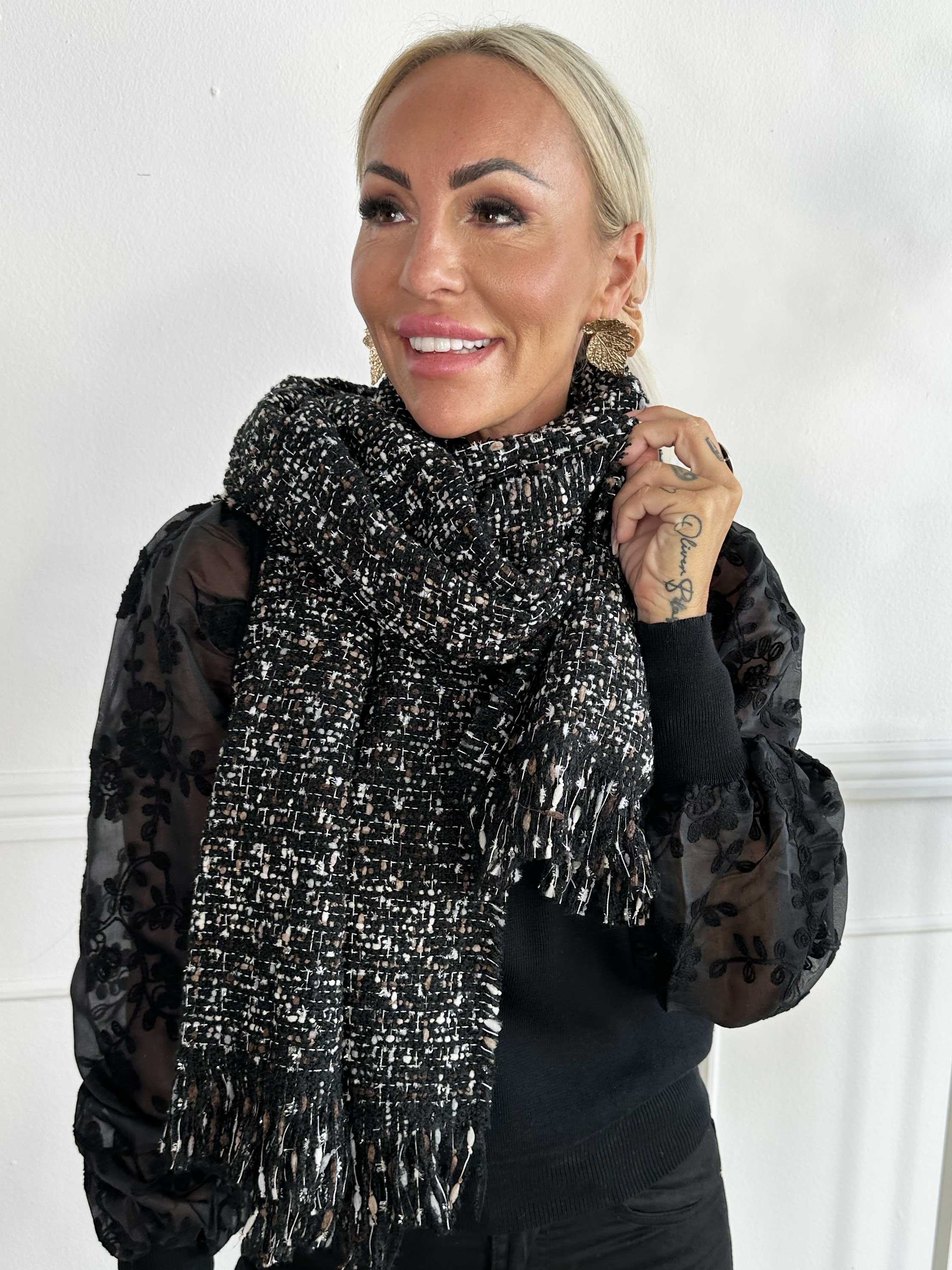 Junia - Härligt stor och mjuk scarf